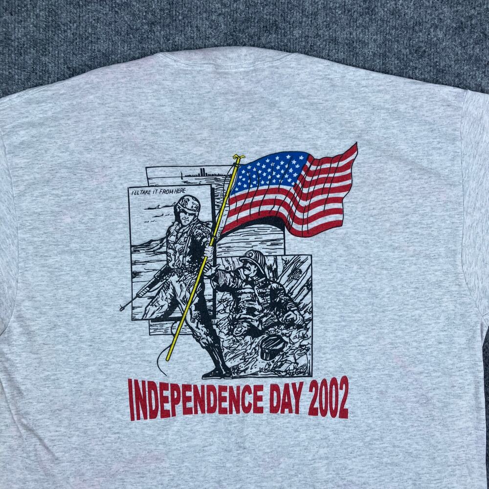 Fruit of‎ the Loom T-Shirt Mens XL Gray Independence Day 2002 Patriotic Graphic